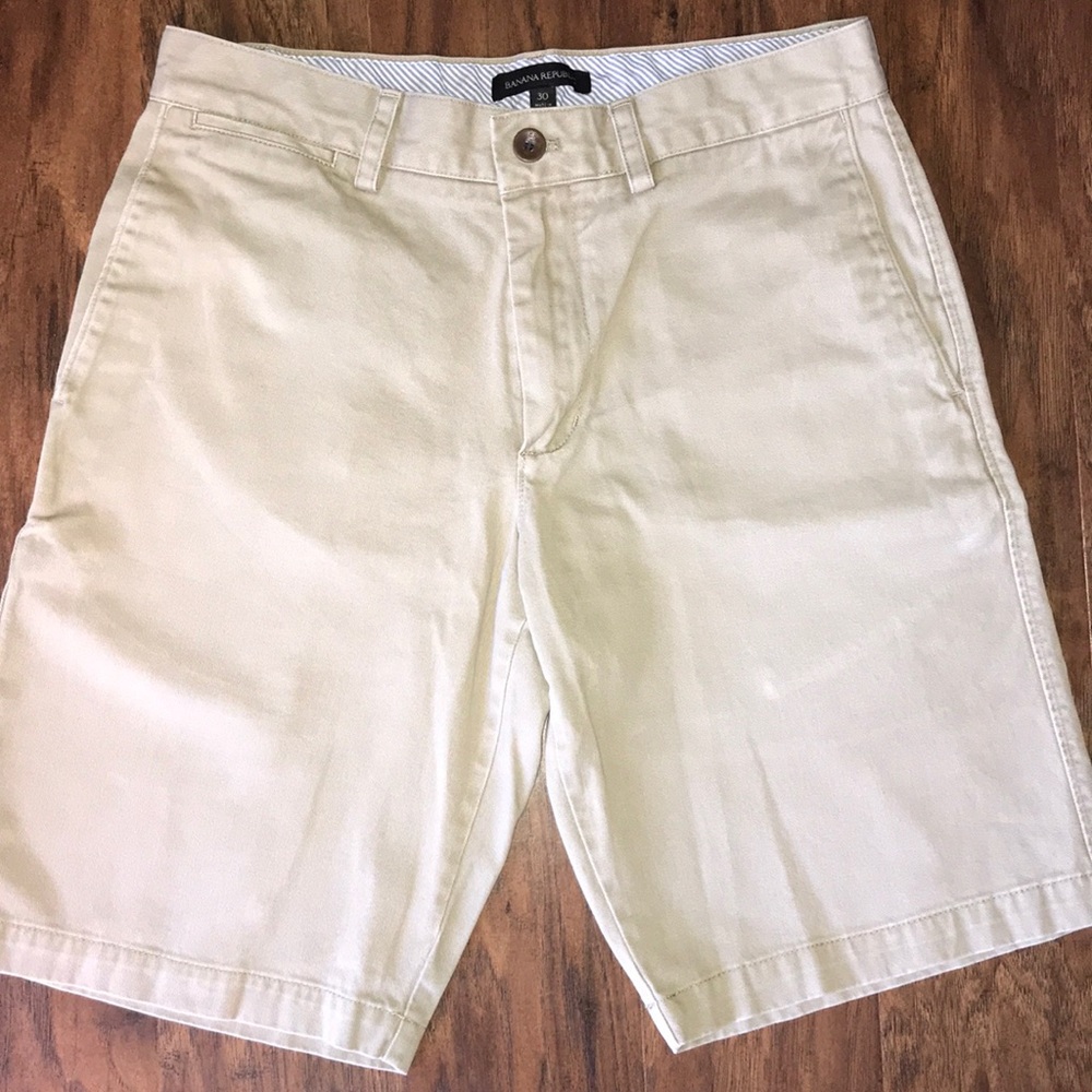 Banana republic tan shorts